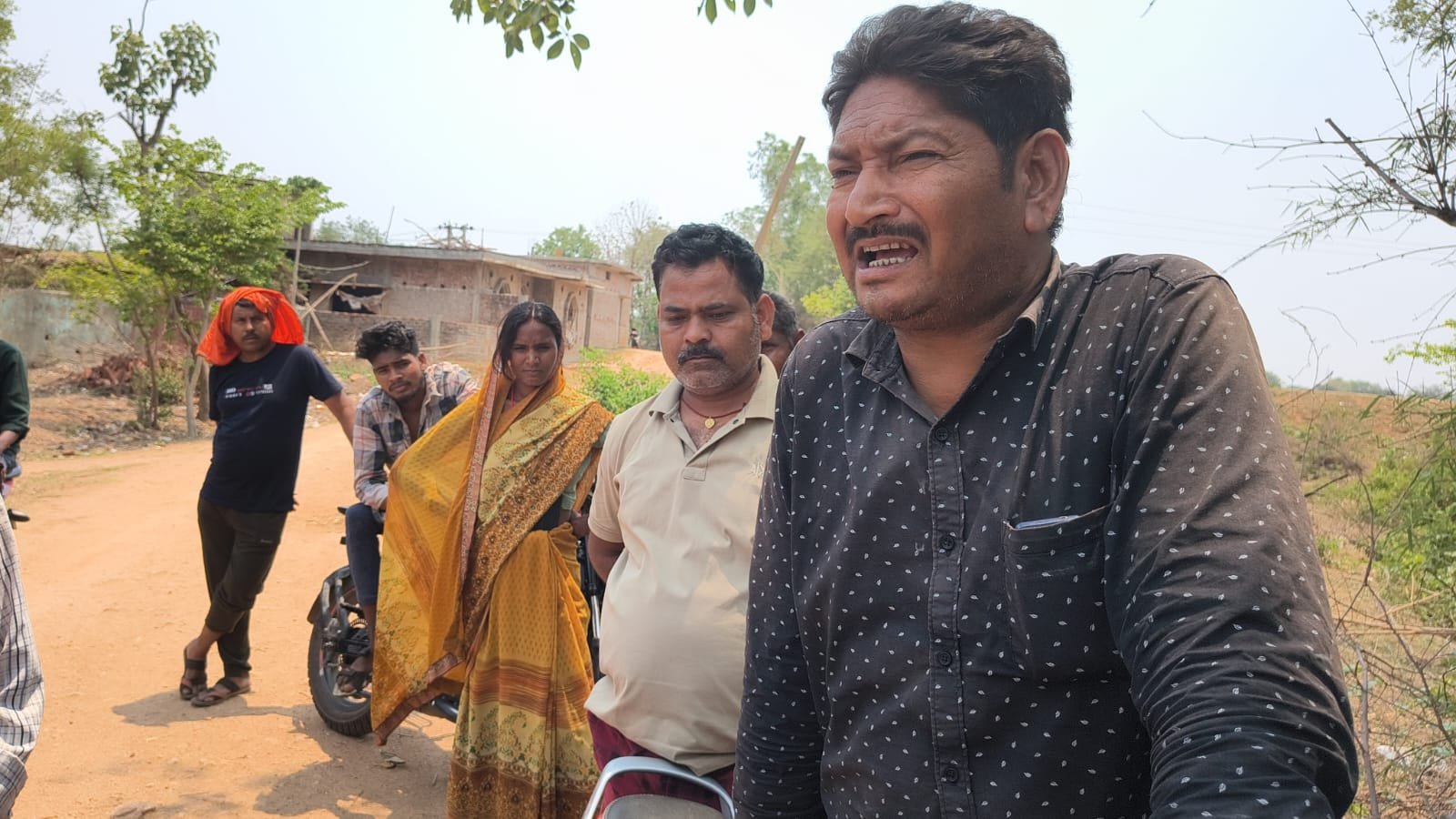 मईयाँ सम्मान योजना व वृद्धा पेंशन में वसूली का आरोप, सत्यापन के नाम पर गरीबों से लूट मईयाँ सम्मान योजना व वृद्धा पेंशन में वसूली का आरोप, सत्यापन के नाम पर गरीबों से लूट