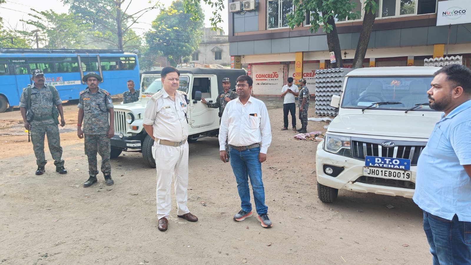 लातेहार में स्कूल वाहनों की सघन जांच, नियम उल्लंघन पर कार्रवाई की चेतावनी लातेहार में स्कूल वाहनों की सघन जांच, नियम उल्लंघन पर कार्रवाई की चेतावनी