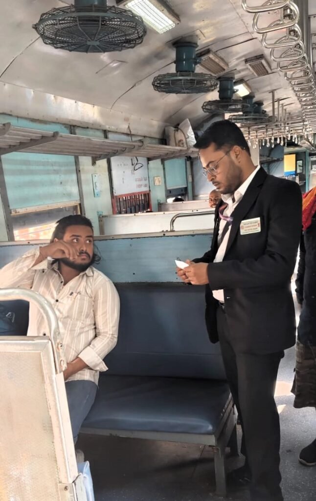 मेगा टिकट चेकिंग अभियान में 1140 यात्री पकड़े गए, ₹7.40 लाख जुर्माना वसूला गया मेगा टिकट चेकिंग अभियान में 1140 यात्री पकड़े गए, ₹7.40 लाख जुर्माना वसूला गया