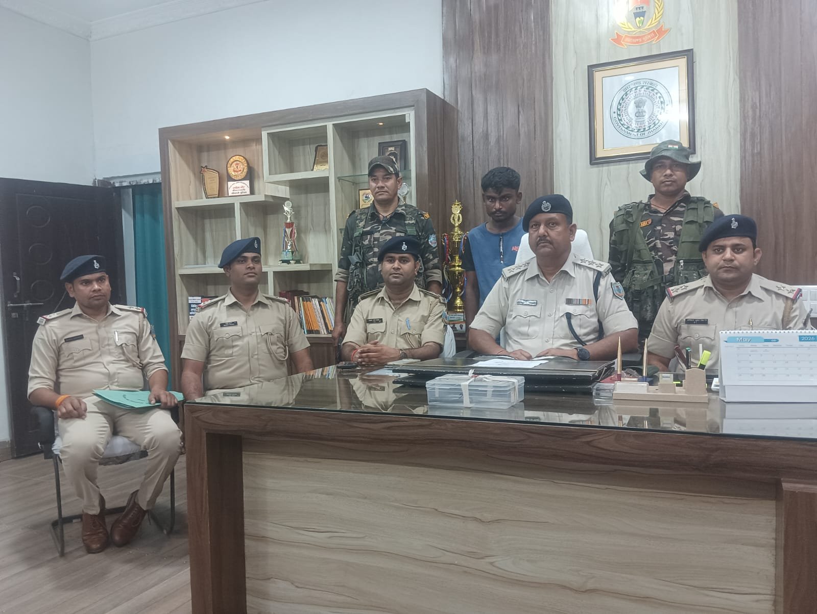 चपरी हत्याकांड का खुलासा: 24 घंटे में आरोपी गिरफ्तार, खून लगा चाकू बरामद चपरी हत्याकांड का खुलासा: 24 घंटे में आरोपी गिरफ्तार, खून लगा चाकू बरामद