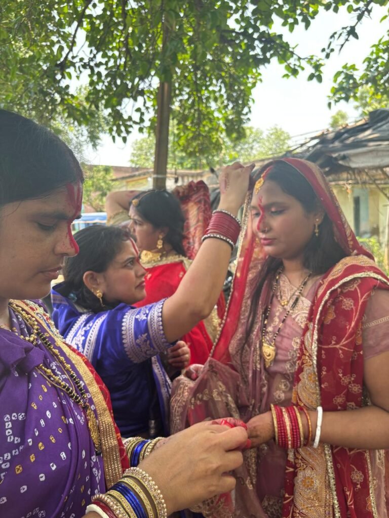 सुहागिन महिलाओं ने वट सावित्री पर्व धूमधाम से मनाया