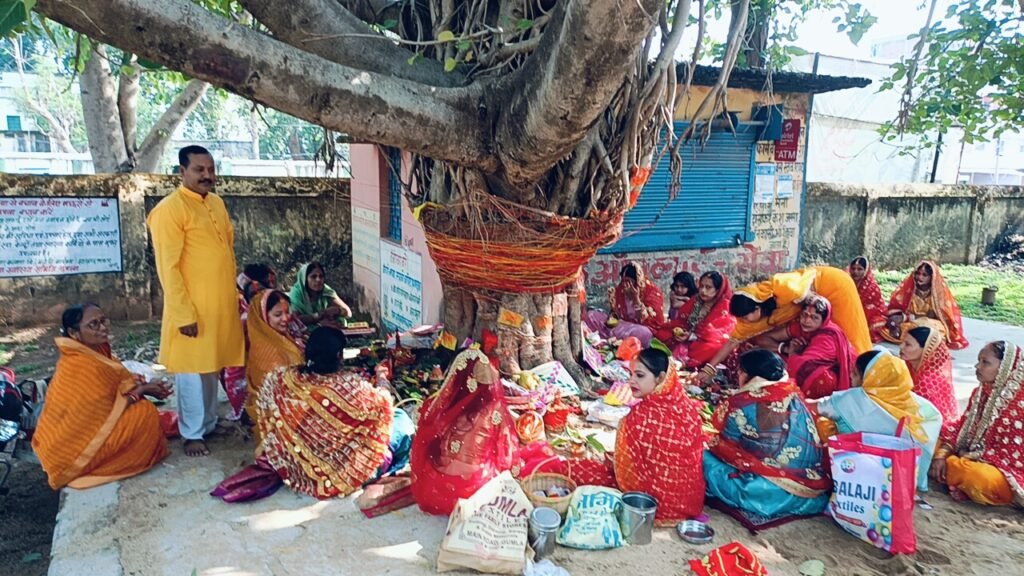 घाघरा प्रखंड में श्रद्धा और भक्ति के साथ मनाई गई सावित्री पूजा