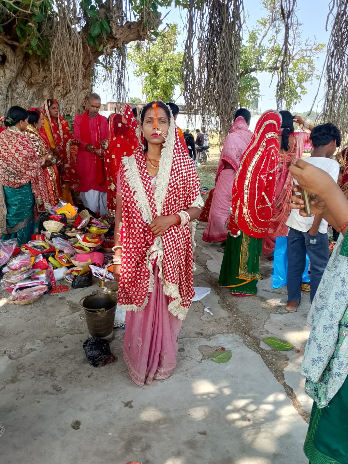 मनिका प्रखंड में श्रद्धा और भक्ति के साथ मनाई गई सावित्री पूजा मनिका प्रखंड में श्रद्धा और भक्ति के साथ मनाई गई सावित्री पूजा