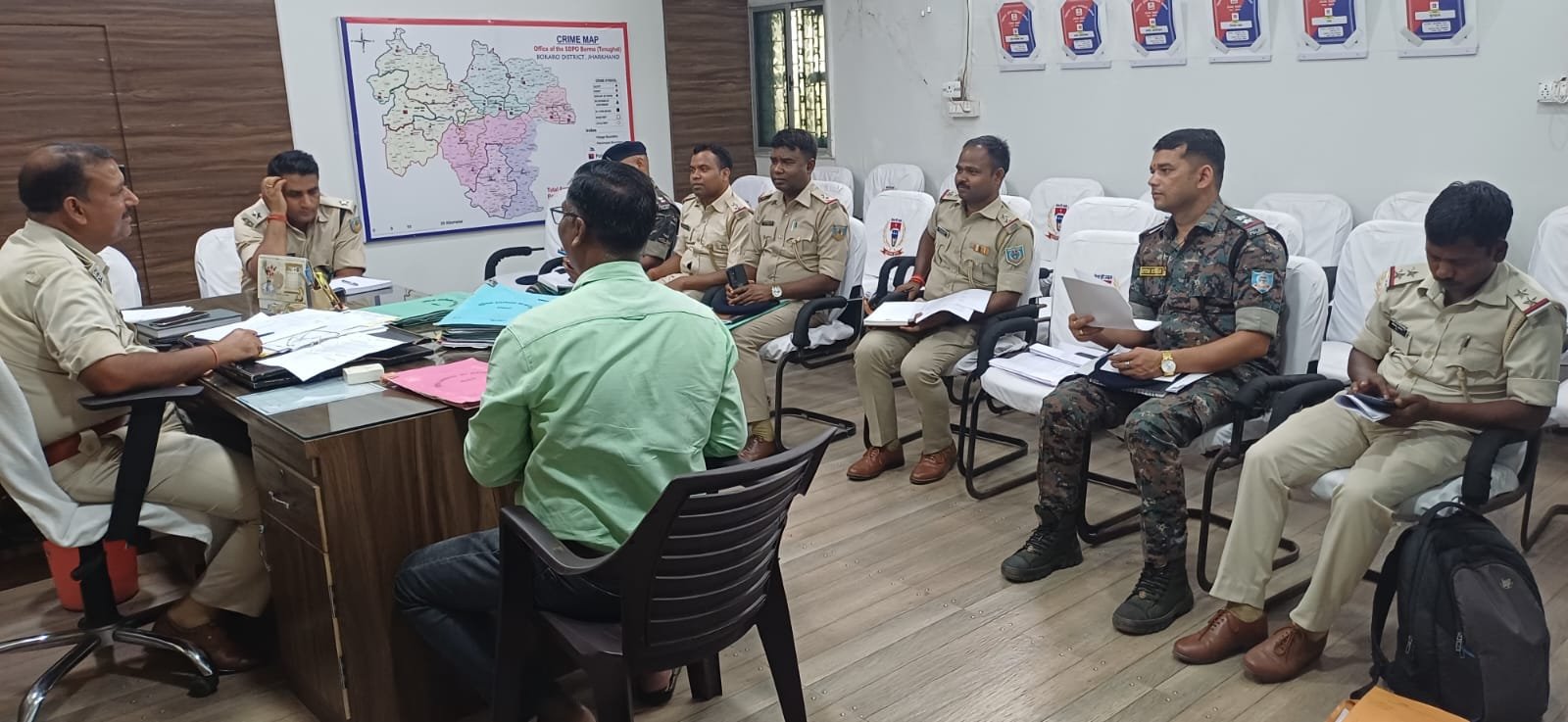 तेनुघाट में नक्सल कांडों की समीक्षा बैठक, त्वरित अनुसंधान और मुआवजा भुगतान पर जोर तेनुघाट में नक्सल कांडों की समीक्षा बैठक, त्वरित अनुसंधान और मुआवजा भुगतान पर जोर