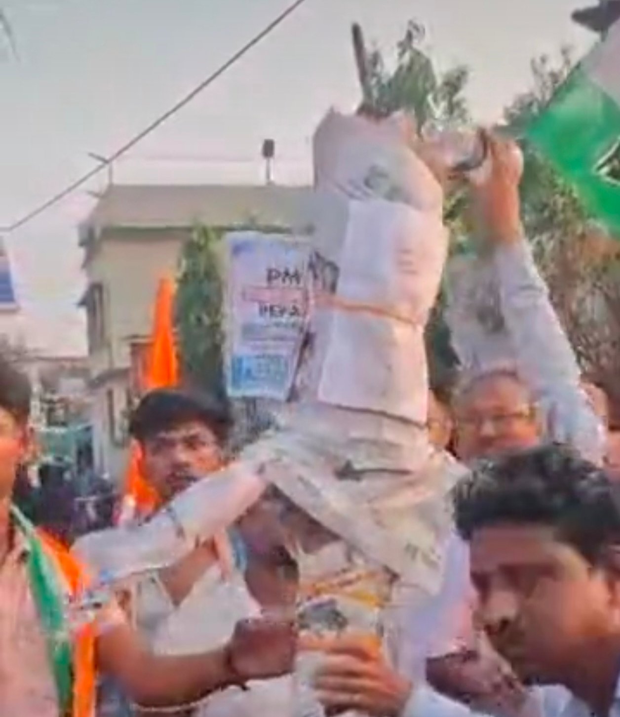 महंगाई के विरोध में कांग्रेस का प्रदर्शन, प्रधानमंत्री का पुतला दहन महंगाई के विरोध में कांग्रेस का प्रदर्शन, प्रधानमंत्री का पुतला दहन