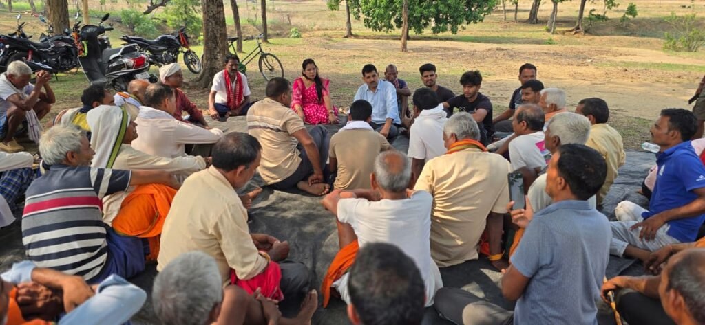 भैंसादोन ग्राम सभा का ऐलान: बिना सूचना कंपनी गतिविधियों का होगा विरोध, 21 मई की बैठक में बड़ी भागीदारी का निर्णय भैंसादोन ग्राम सभा का ऐलान: बिना सूचना कंपनी गतिविधियों का होगा विरोध, 21 मई की बैठक में बड़ी भागीदारी का निर्णय