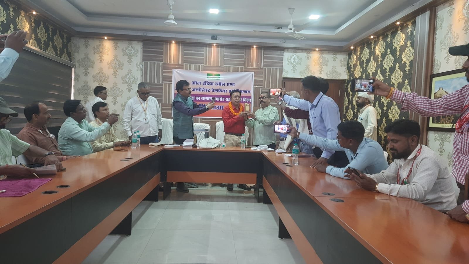 ऑल इंडिया स्मॉल एंड मीडियम जर्नलिस्ट वेलफेयर एसोसिएशन की बैठक संपन्न, संगठन विस्तार पर जोर ऑल इंडिया स्मॉल एंड मीडियम जर्नलिस्ट वेलफेयर एसोसिएशन की बैठक संपन्न, संगठन विस्तार पर जोर