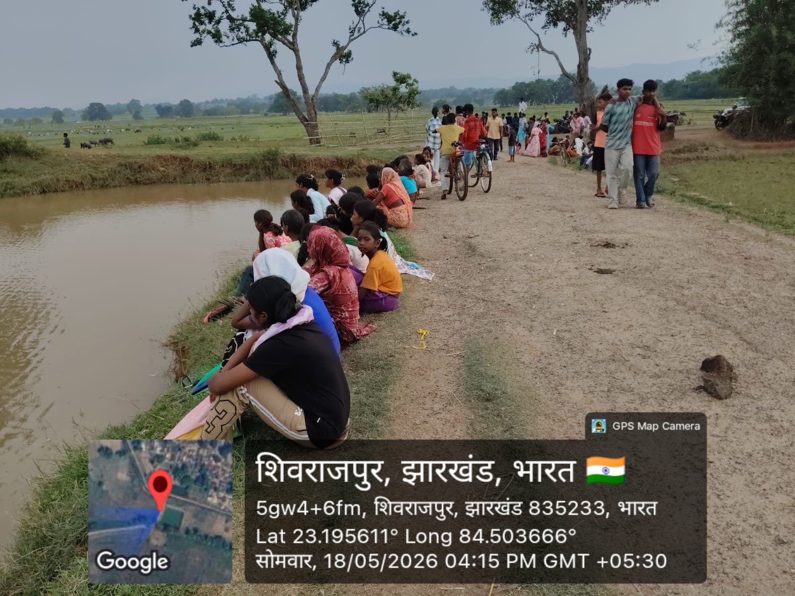 Gumla News:तालाब में डूबने से युवक की मौत,शव निकालने में जुटी पुलिस व ग्रामीण Gumla News:तालाब में डूबने से युवक की मौत,शव निकालने में जुटी पुलिस व ग्रामीण