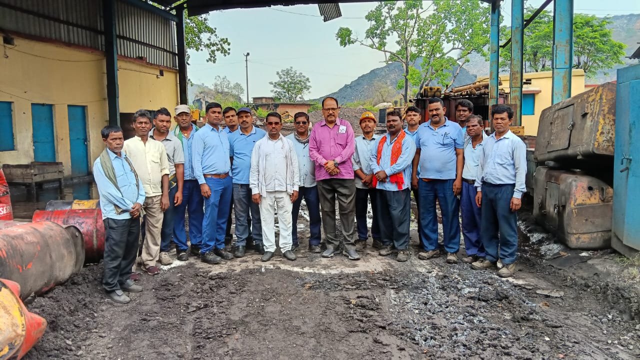 राष्ट्रीय कोलियरी मजदूर यूनियन ने उठाया श्रमिक चौपाल पेयजल और संडे कटौती का मुद्दा राष्ट्रीय कोलियरी मजदूर यूनियन ने उठाया श्रमिक चौपाल पेयजल और संडे कटौती का मुद्दा
