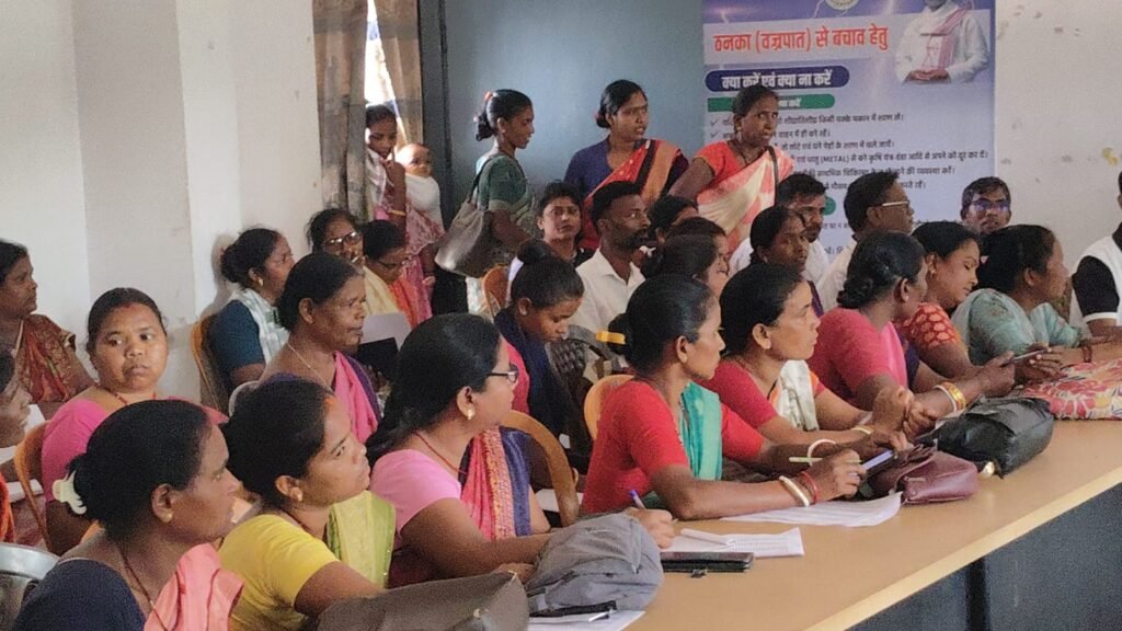 घाघरा प्रखंड कार्यालय में बीएलओ व पर्यवेक्षकों की बैठक,संशोधित मतदाता सूची को लेकर दिए गए महत्वपूर्ण निर्देश घाघरा प्रखंड कार्यालय में बीएलओ व पर्यवेक्षकों की बैठक,संशोधित मतदाता सूची को लेकर दिए गए महत्वपूर्ण निर्देश