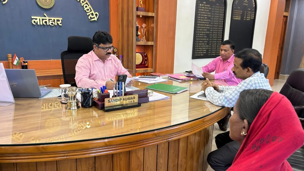 एनएच-39 पर जलजमाव, भूस्खलन और यातायात बाधाओं से निपटने की तैयारी के निर्देश एनएच-39 पर जलजमाव, भूस्खलन और यातायात बाधाओं से निपटने की तैयारी के निर्देश