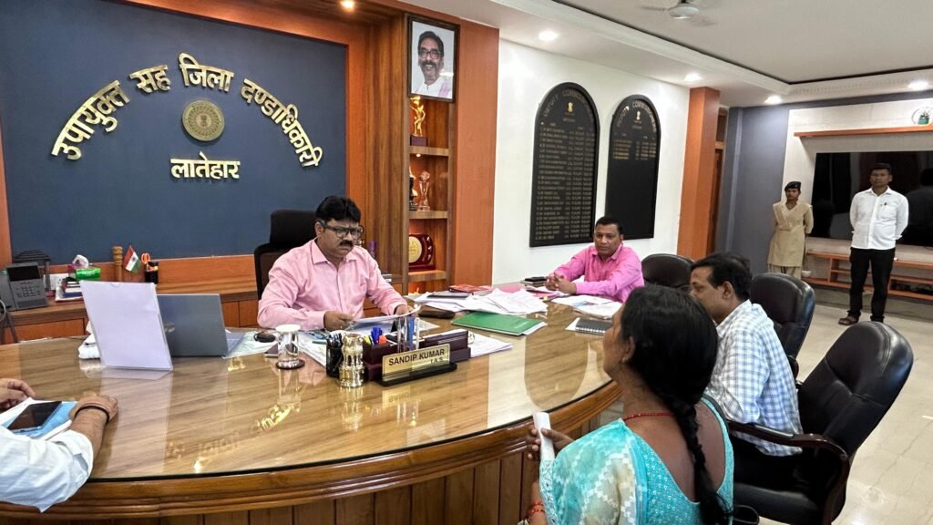 एनएच-39 पर जलजमाव, भूस्खलन और यातायात बाधाओं से निपटने की तैयारी के निर्देश एनएच-39 पर जलजमाव, भूस्खलन और यातायात बाधाओं से निपटने की तैयारी के निर्देश