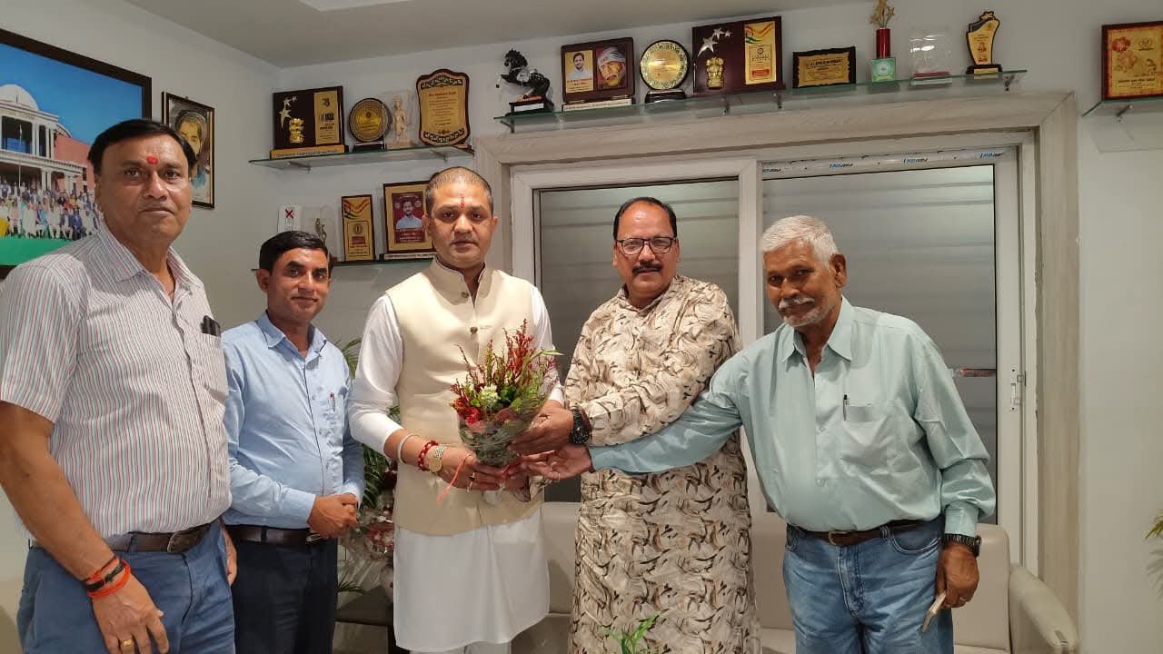 आरसीएमयू प्रतिनिधिमंडल ने रांची में विधायक से मिलकर रखीं समस्याएं आरसीएमयू प्रतिनिधिमंडल ने रांची में विधायक से मिलकर रखीं समस्याएं