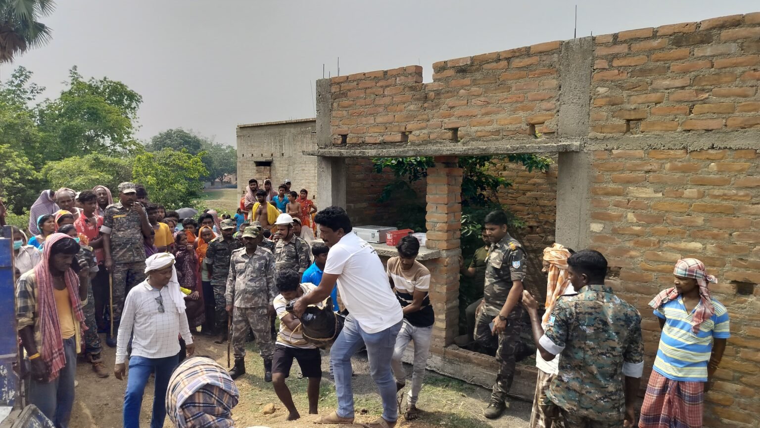 पाकुड़ में दिल दहला देने वाली वारदात:शराब के नशे में पति ने पत्नी और 12 वर्षीय बेटी की हत्या, गांव में पसरा मातम पाकुड़ में दिल दहला देने वाली वारदात:शराब के नशे में पति ने पत्नी और 12 वर्षीय बेटी की हत्या, गांव में पसरा मातम