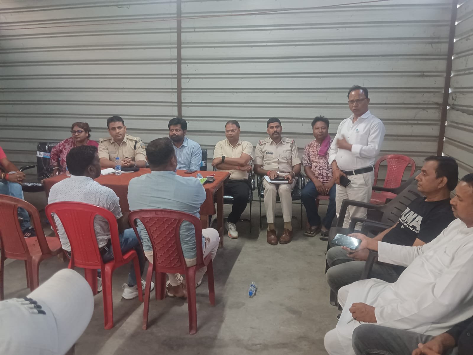 तेनुघाट में बकरीद को लेकर शांति समिति बैठक, 9 स्थानों पर होगी नमाज तेनुघाट में बकरीद को लेकर शांति समिति बैठक, 9 स्थानों पर होगी नमाज
