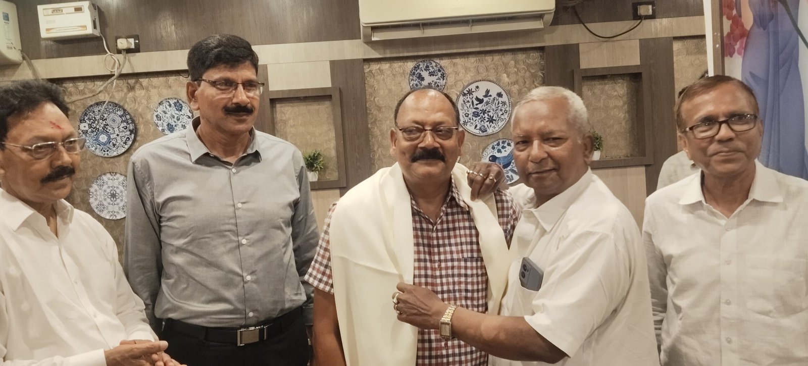 डीएसपी मनोज कुमार व सतीश कुमार सिंहा का गोविंदपुर में हुआ अभिनंदन डीएसपी मनोज कुमार व सतीश कुमार सिंहा का गोविंदपुर में हुआ अभिनंदन
