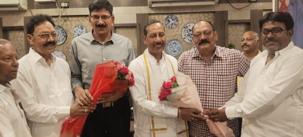 डीएसपी मनोज कुमार व सतीश कुमार सिंहा का गोविंदपुर में हुआ अभिनंदन डीएसपी मनोज कुमार व सतीश कुमार सिंहा का गोविंदपुर में हुआ अभिनंदन