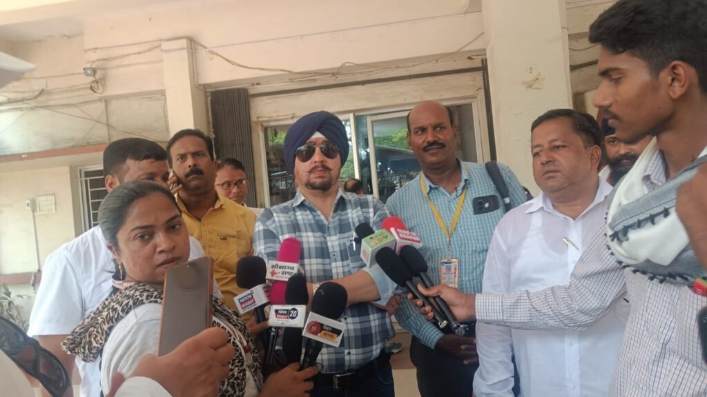 Jharkhand news:पत्रकारों पर हो रहे फर्जी मामलों पर लगे रोक,उपायुक्त से मिले राष्ट्रीय महासचिव