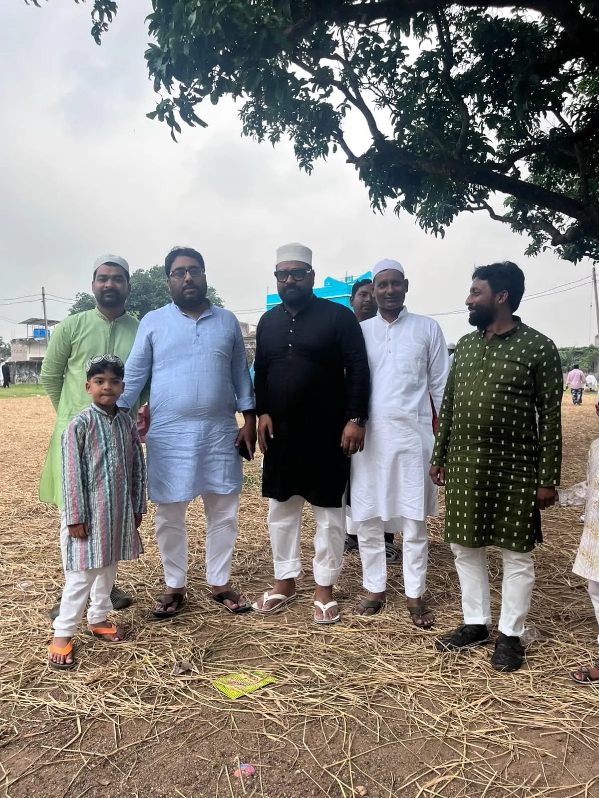 बरहरवा में ईद-उल-अजहा पर दिखा भाईचारे का संदेश, पूर्व मंत्री आलमगीर आलम ने ईदगाह में अदा की नमाज़