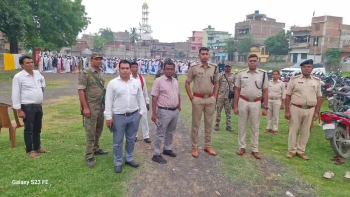 ईदगाहों और मस्जिदों में उमड़ी नमाजियों की भीड़,सुरक्षा व्यवस्था का अधिकारियों ने लिया जायजा