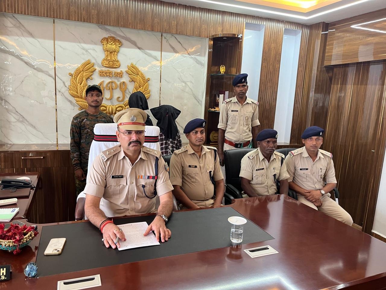 पाकुड़ में 48 घंटे में अंधे कत्ल का खुलासा: जंगल में मिले शव की aपहचान,2 आरोपी गिरफ्तार पाकुड़ में 48 घंटे में अंधे कत्ल का खुलासा: जंगल में मिले शव की aपहचान,2 आरोपी गिरफ्तार