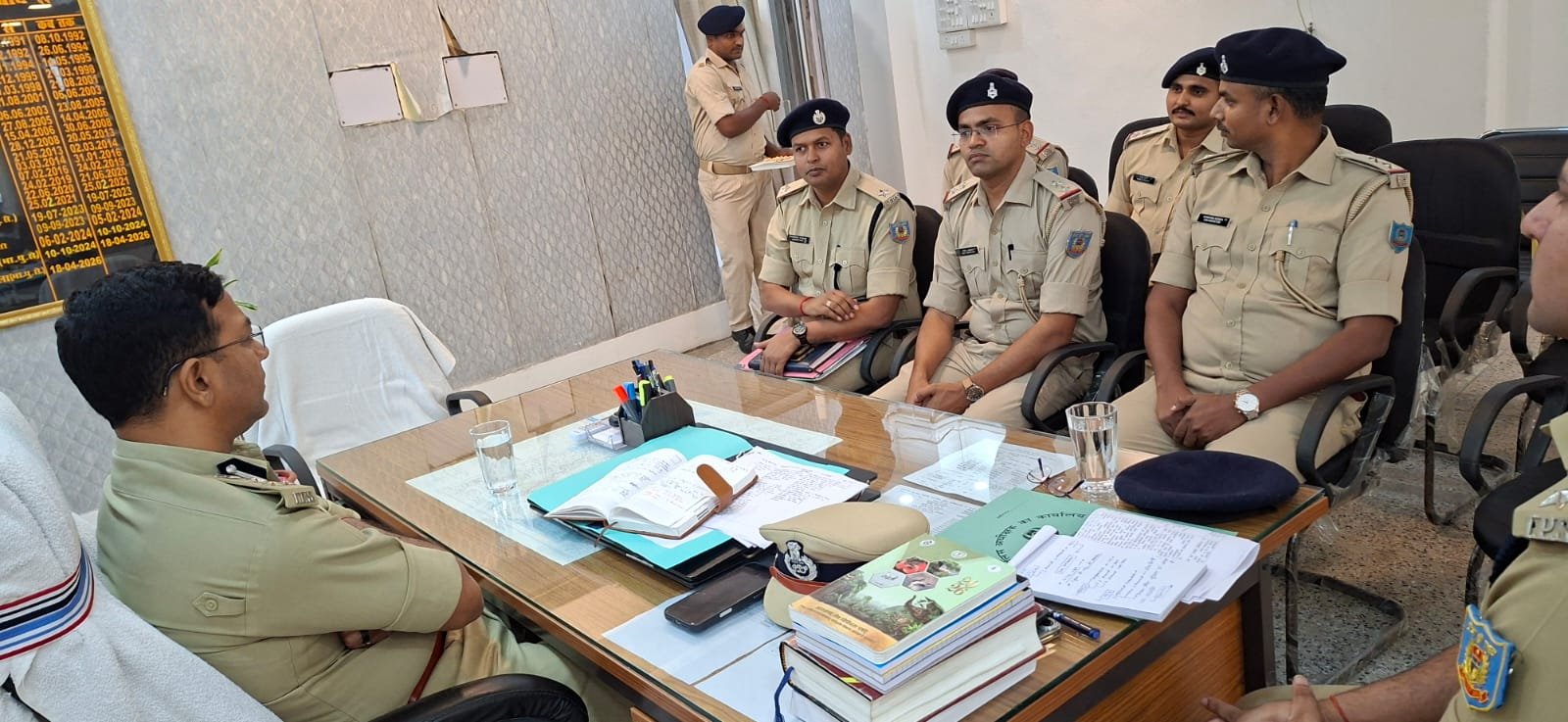 डीआईजी ने छतरपुर के पुलिस निरीक्षक कार्यालय का किया निरीक्षण, एसडीपीओ कार्यालय में की समीक्षा बैठक डीआईजी ने छतरपुर के पुलिस निरीक्षक कार्यालय का किया निरीक्षण, एसडीपीओ कार्यालय में की समीक्षा बैठक