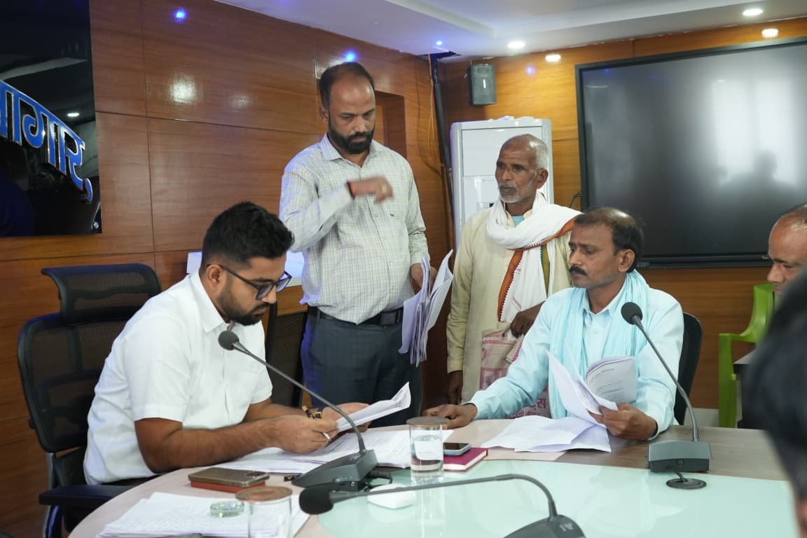 जन समाधान कार्यक्रम में डीसी ने सुनी आमजनों की समस्याएं,त्वरित समाधान का दिया भरोसा