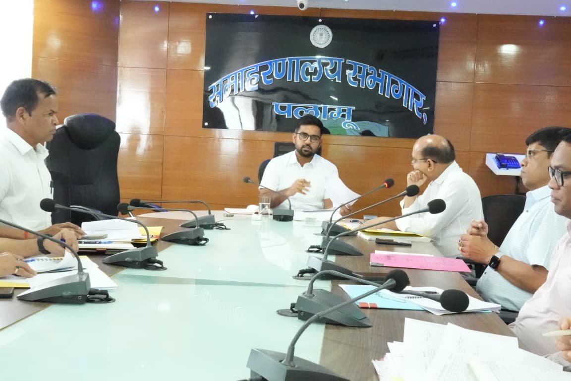 उपायुक्त ने राजस्व संग्रहण की समीक्षा बैठक की,सभी विभागों को राजस्व संग्रहण में तेज़ी लाने के निर्देश उपायुक्त ने राजस्व संग्रहण की समीक्षा बैठक की,सभी विभागों को राजस्व संग्रहण में तेज़ी लाने के निर्देश