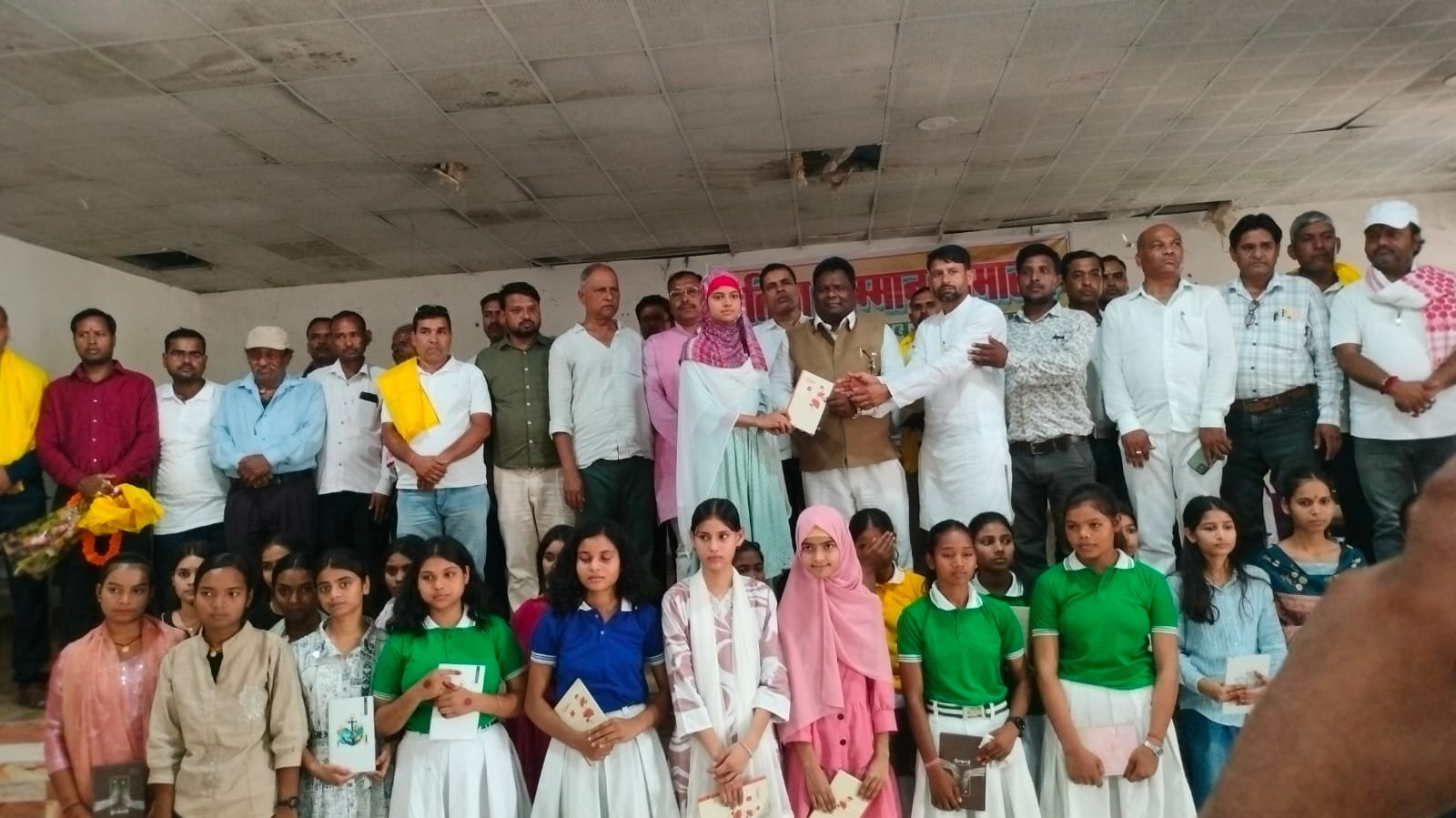 प्रतिभा सम्मान समारोह में छात्र-छात्राओं का हुआ भव्य स्वागत