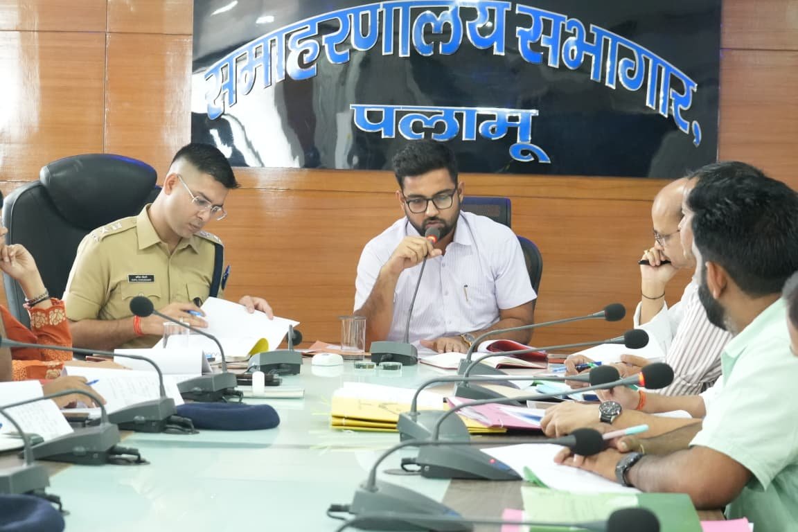 अभियंताओं एवं संवेदकों के पास सिर्फ दो ही विकल्प हैं- या तो ससमय कार्य पूर्ण करें या कार्रवाई के लिये तैयार रहें, तीसरा कोई विकल्प नहीं”:डीसी अभियंताओं एवं संवेदकों के पास सिर्फ दो ही विकल्प हैं- या तो ससमय कार्य पूर्ण करें या कार्रवाई के लिये तैयार रहें, तीसरा कोई विकल्प नहीं”:डीसी