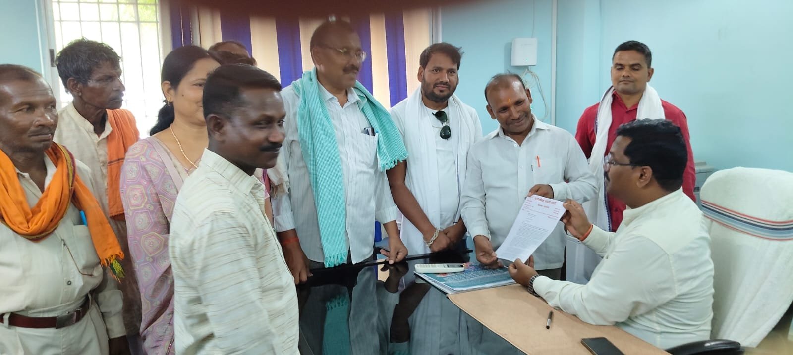 झारखंड में अन्नदाता परेशान! किसानों के मुद्दे पर भाजपा का महा-आंदोलन, राज्यपाल के नाम सौंपा 12 सूत्रीय मांग पत्र झारखंड में अन्नदाता परेशान! किसानों के मुद्दे पर भाजपा का महा-आंदोलन, राज्यपाल के नाम सौंपा 12 सूत्रीय मांग पत्र