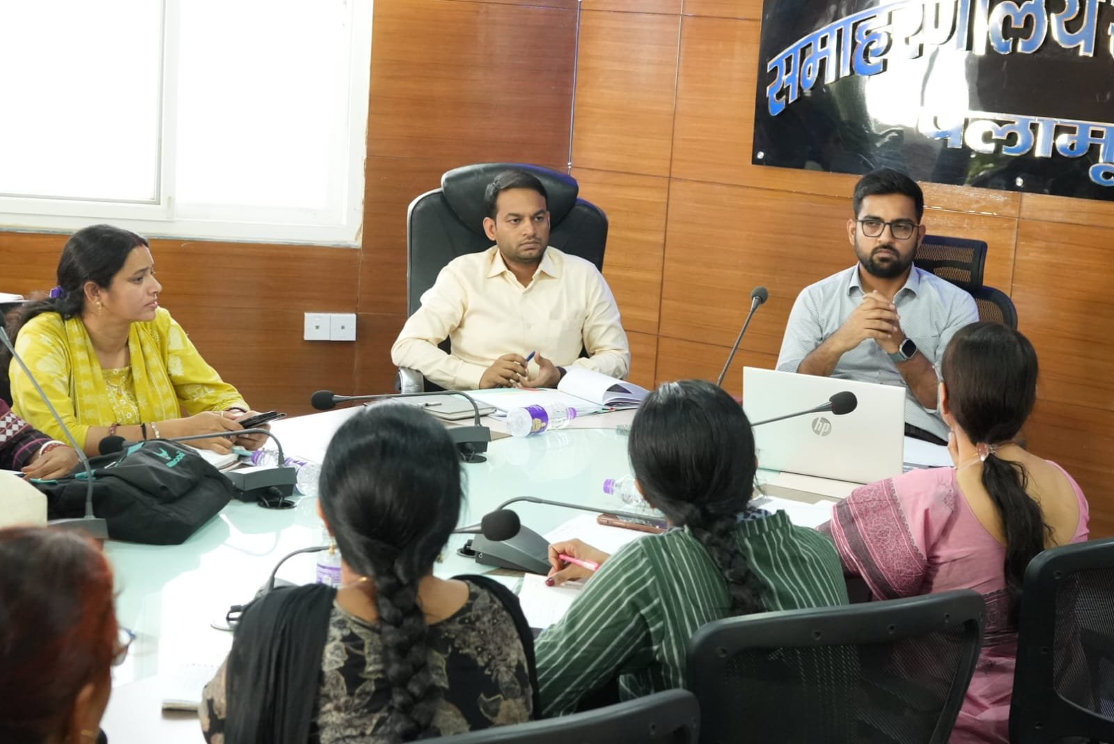 समाज कल्याण योजनाओं की समीक्षा में डीसी सख्त,आंगनबाड़ी सेवाओं में सुधार के निर्देश समाज कल्याण योजनाओं की समीक्षा में डीसी सख्त,आंगनबाड़ी सेवाओं में सुधार के निर्देश