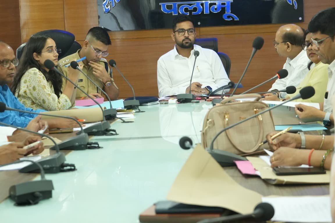 डीसी ने समीक्षा बैठक में दिए सख्त निर्देश,लंबित मामलों के जल्द निष्पादन पर जोर डीसी ने समीक्षा बैठक में दिए सख्त निर्देश,लंबित मामलों के जल्द निष्पादन पर जोर