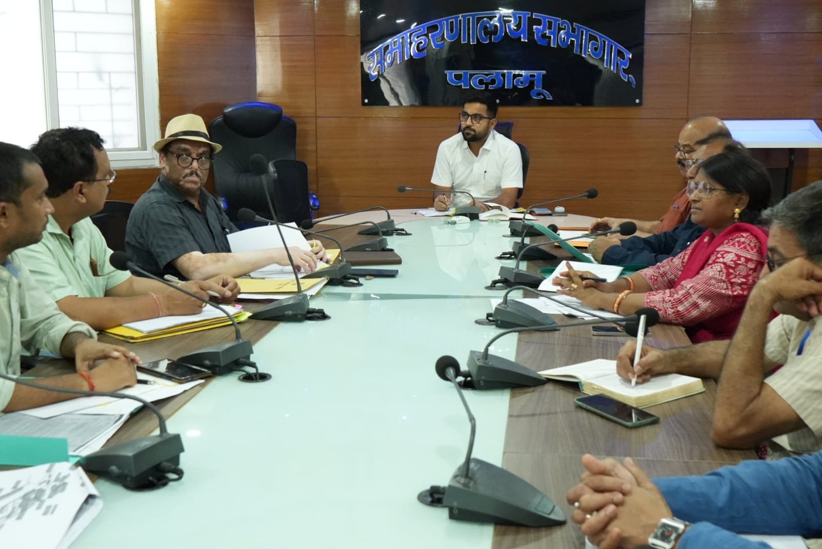 आयुष्मान योजनाओं की समीक्षा में डीसी सख्त, 17 अस्पतालों के क्लेम की होगी जांच आयुष्मान योजनाओं की समीक्षा में डीसी सख्त, 17 अस्पतालों के क्लेम की होगी जांच