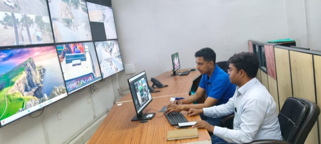 लातेहार में सीसीटीवी से 68 वाहन चालकों पर ऑनलाइन चालान, यातायात नियम तोड़ने वालों पर सख्ती लातेहार में सीसीटीवी से 68 वाहन चालकों पर ऑनलाइन चालान, यातायात नियम तोड़ने वालों पर सख्ती