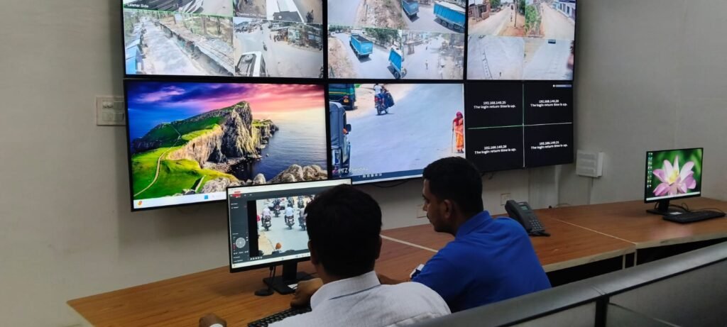 लातेहार में सीसीटीवी से 68 वाहन चालकों पर ऑनलाइन चालान, यातायात नियम तोड़ने वालों पर सख्ती लातेहार में सीसीटीवी से 68 वाहन चालकों पर ऑनलाइन चालान, यातायात नियम तोड़ने वालों पर सख्ती