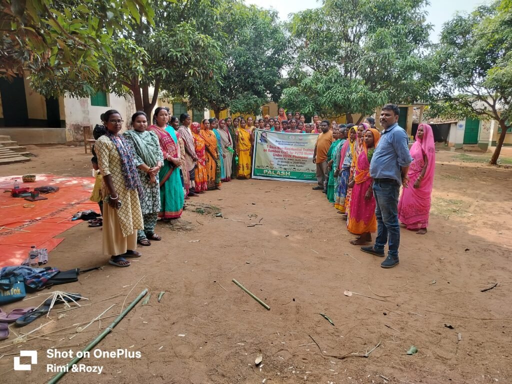 जामा के फूलोपानी में 5 दिवसीय बम्बू क्राफ्ट प्रशिक्षण कार्यक्रम का सफल समापन, 50 महिलाओं को मिला स्वरोजगार का मार्ग जामा के फूलोपानी में 5 दिवसीय बम्बू क्राफ्ट प्रशिक्षण कार्यक्रम का सफल समापन, 50 महिलाओं को मिला स्वरोजगार का मार्ग