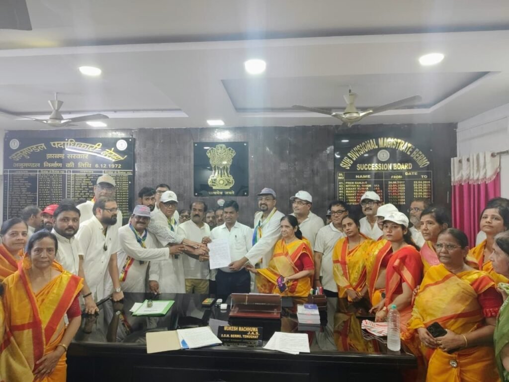 आर्यिका माताजी हादसे पर जैन समाज का मौन प्रदर्शन,संत सुरक्षा कानून और SIT जांच की मांग आर्यिका माताजी हादसे पर जैन समाज का मौन प्रदर्शन,संत सुरक्षा कानून और SIT जांच की मांग