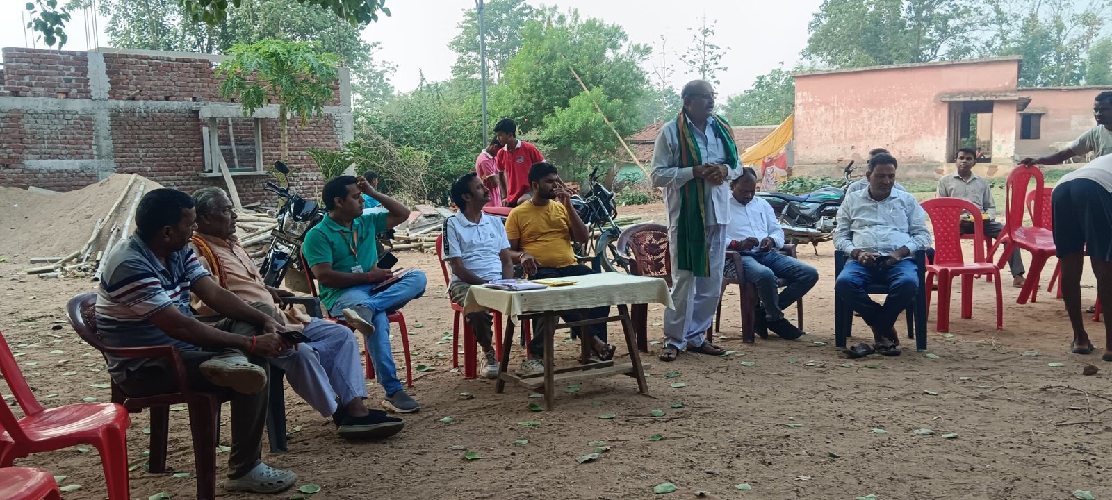 लातेहार के केडू गांव में रोजगार व कृषि जागरूकता सभा, युवाओं को नौकरी का आश्वासन