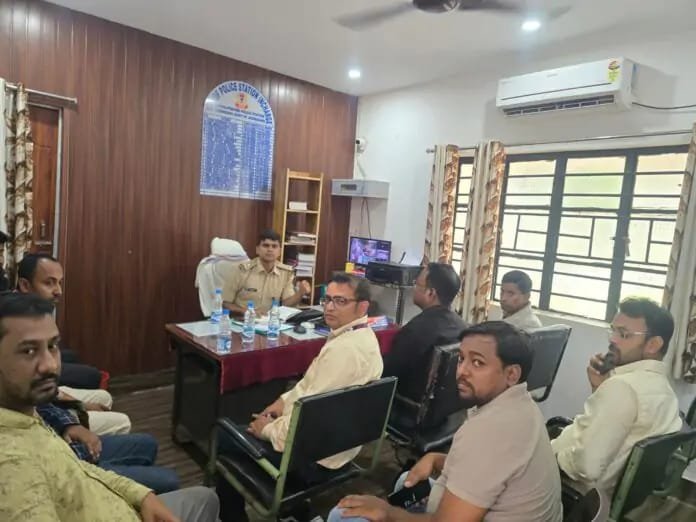 कोटालपोखर थाना में सुरक्षा को लेकर बैठक, व्यवसायियों को दिए गए सख्त निर्देश कोटालपोखर थाना में सुरक्षा को लेकर बैठक, व्यवसायियों को दिए गए सख्त निर्देश