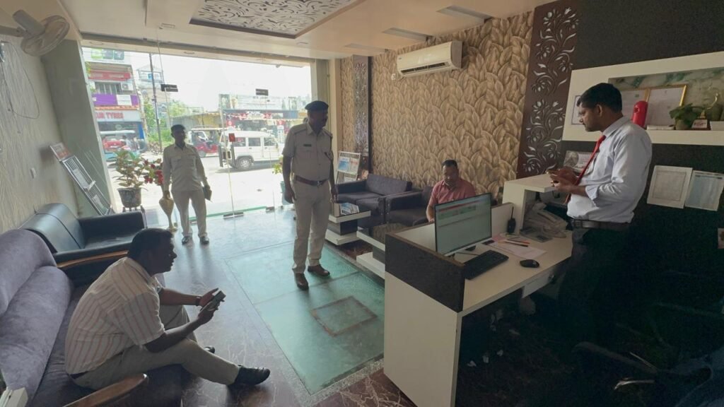 होटलों में फायर सेफ्टी को लेकर एसडीओ,कार्यापालक दंडाधिकारी और फायर डिपार्टमेंट ने किया औचक निरीक्षण होटलों में फायर सेफ्टी को लेकर एसडीओ,कार्यापालक दंडाधिकारी और फायर डिपार्टमेंट ने किया औचक निरीक्षण