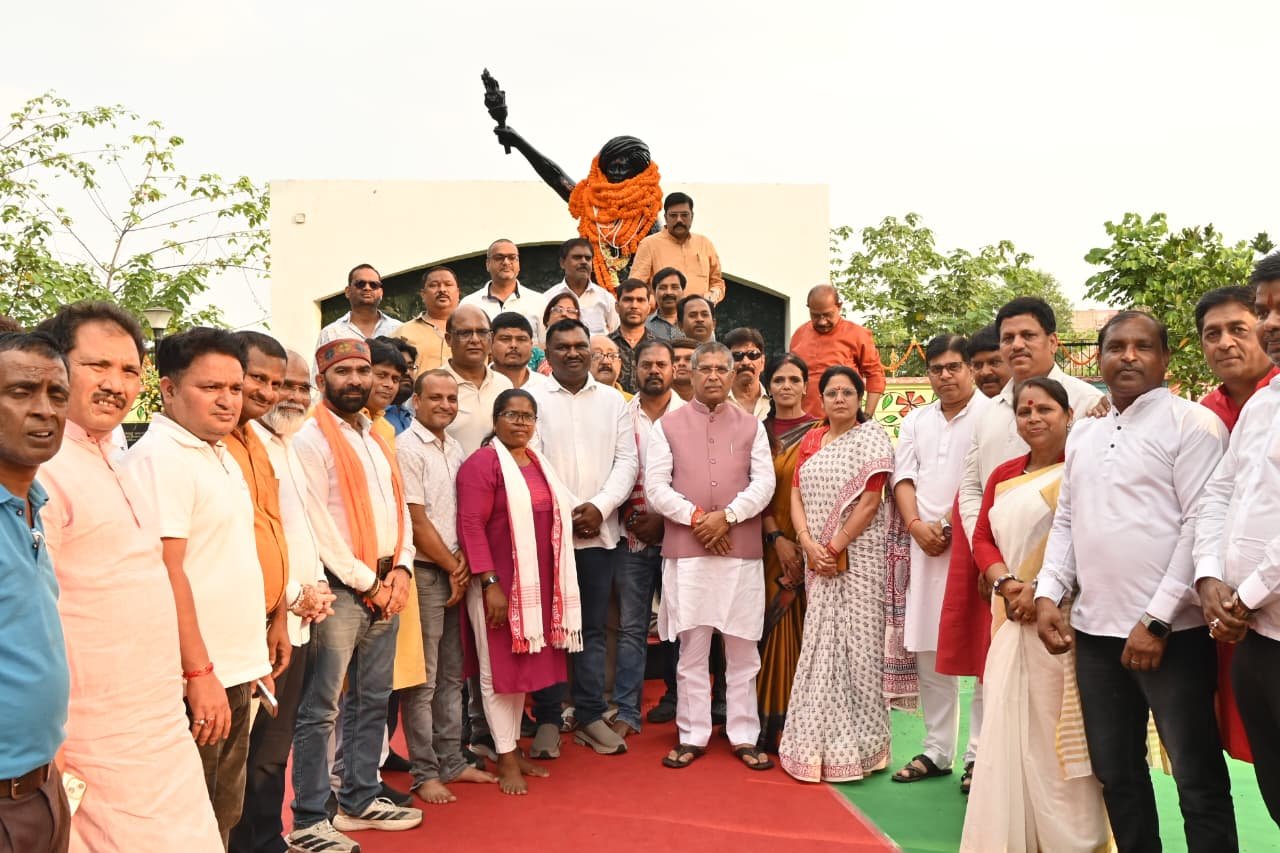 रांची:बिरसा मुंडा की पुण्यतिथि पर भाजपा प्रदेश अध्यक्ष आदित्य साहू ने दी श्रद्धांजलि रांची:बिरसा मुंडा की पुण्यतिथि पर भाजपा प्रदेश अध्यक्ष आदित्य साहू ने दी श्रद्धांजलि