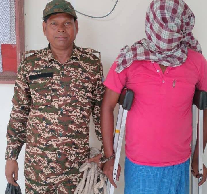 पाकुड़ नगर थाना की कार्रवाई में गांजा विक्रेता गिरफ्तार पाकुड़ नगर थाना की कार्रवाई में गांजा विक्रेता गिरफ्तार