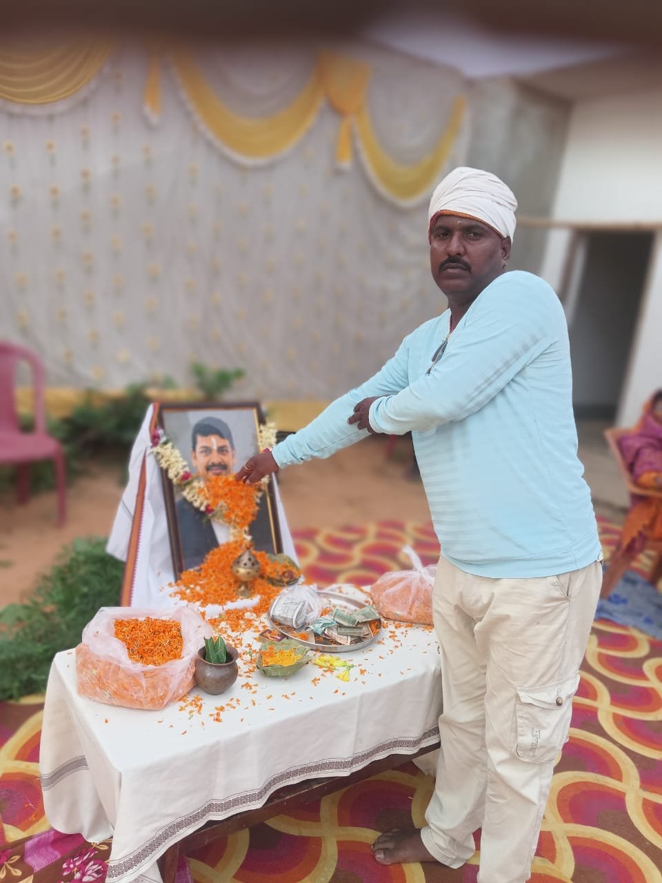 Latehar News:ब्रह्म भोज में उमड़ी भीड़, दिवंगत राजू प्रसाद को दी गई श्रद्धांजलि Latehar News:ब्रह्म भोज में उमड़ी भीड़, दिवंगत राजू प्रसाद को दी गई श्रद्धांजलि