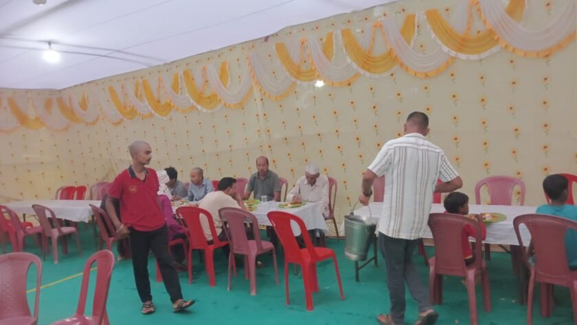 Latehar News:ब्रह्म भोज में उमड़ी भीड़, दिवंगत राजू प्रसाद को दी गई श्रद्धांजलि Latehar News:ब्रह्म भोज में उमड़ी भीड़, दिवंगत राजू प्रसाद को दी गई श्रद्धांजलि