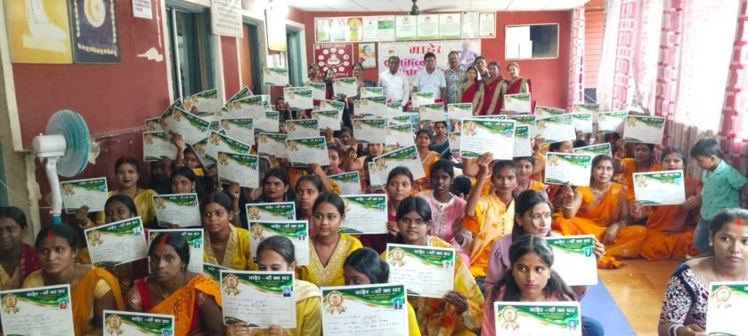 माहेर संस्था कसवागढ़ में ब्यूटीशियन प्रशिक्षण प्राप्त कर चुके महिलाओं को दिया गया प्रमाण पत्र माहेर संस्था कसवागढ़ में ब्यूटीशियन प्रशिक्षण प्राप्त कर चुके महिलाओं को दिया गया प्रमाण पत्र