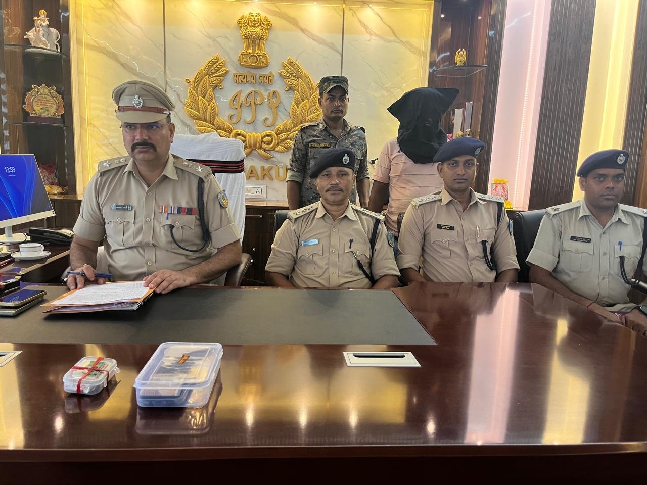 पाकुड़ में ब्राउन शुगर के साथ एक तस्कर गिरफ्तार,29 पुड़िया बरामद पाकुड़ में ब्राउन शुगर के साथ एक तस्कर गिरफ्तार,29 पुड़िया बरामद