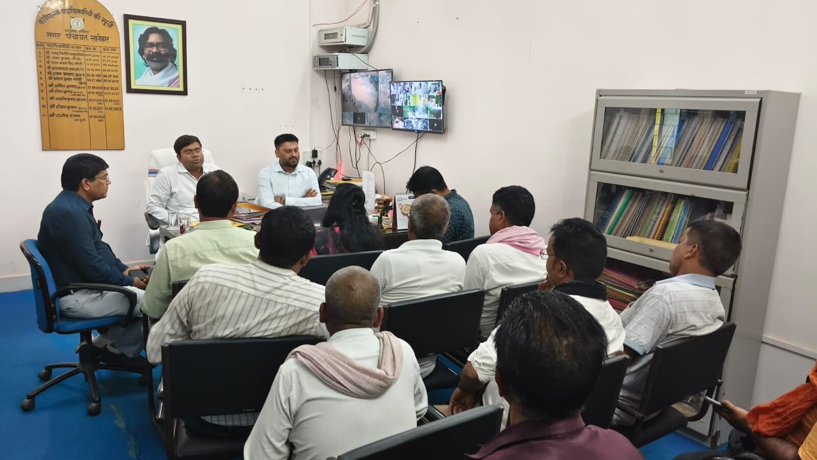 लातेहार में सड़क सुरक्षा बैठक: बसें केवल निर्धारित स्टैंड पर रुकेंगी,उल्लंघन पर लगेगा जुर्माना लातेहार में सड़क सुरक्षा बैठक: बसें केवल निर्धारित स्टैंड पर रुकेंगी,उल्लंघन पर लगेगा जुर्माना