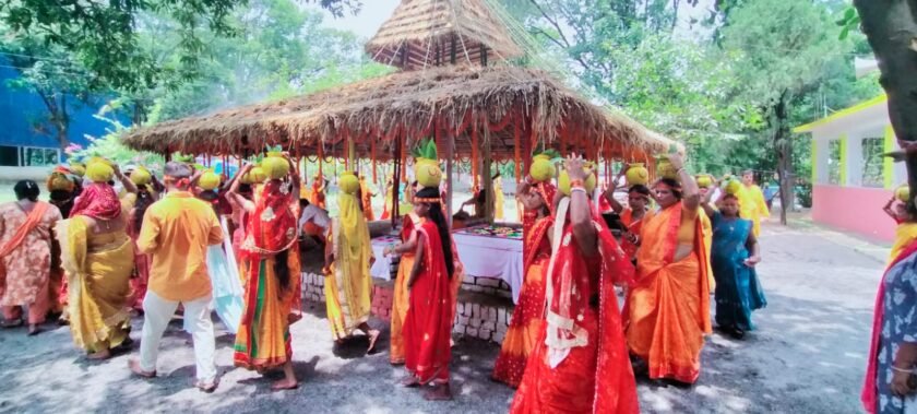 कथारा में कलश यात्रा से गूंजा आस्था का स्वरश्री श्री 108 महा रूद्र यज्ञ सह शिव परिवार प्राण प्रतिष्ठा का शुभारंभ,बोकारो दामोदर से लाया गया पवित्र जल कथारा में कलश यात्रा से गूंजा आस्था का स्वरश्री श्री 108 महा रूद्र यज्ञ सह शिव परिवार प्राण प्रतिष्ठा का शुभारंभ,बोकारो दामोदर से लाया गया पवित्र जल