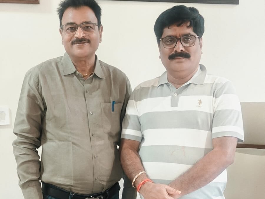 पत्रकार हितों पर मंत्री से मिले नरेश प्रसाद श्रीवास्तव, समस्याओं के समाधान का मिला आश्वासन